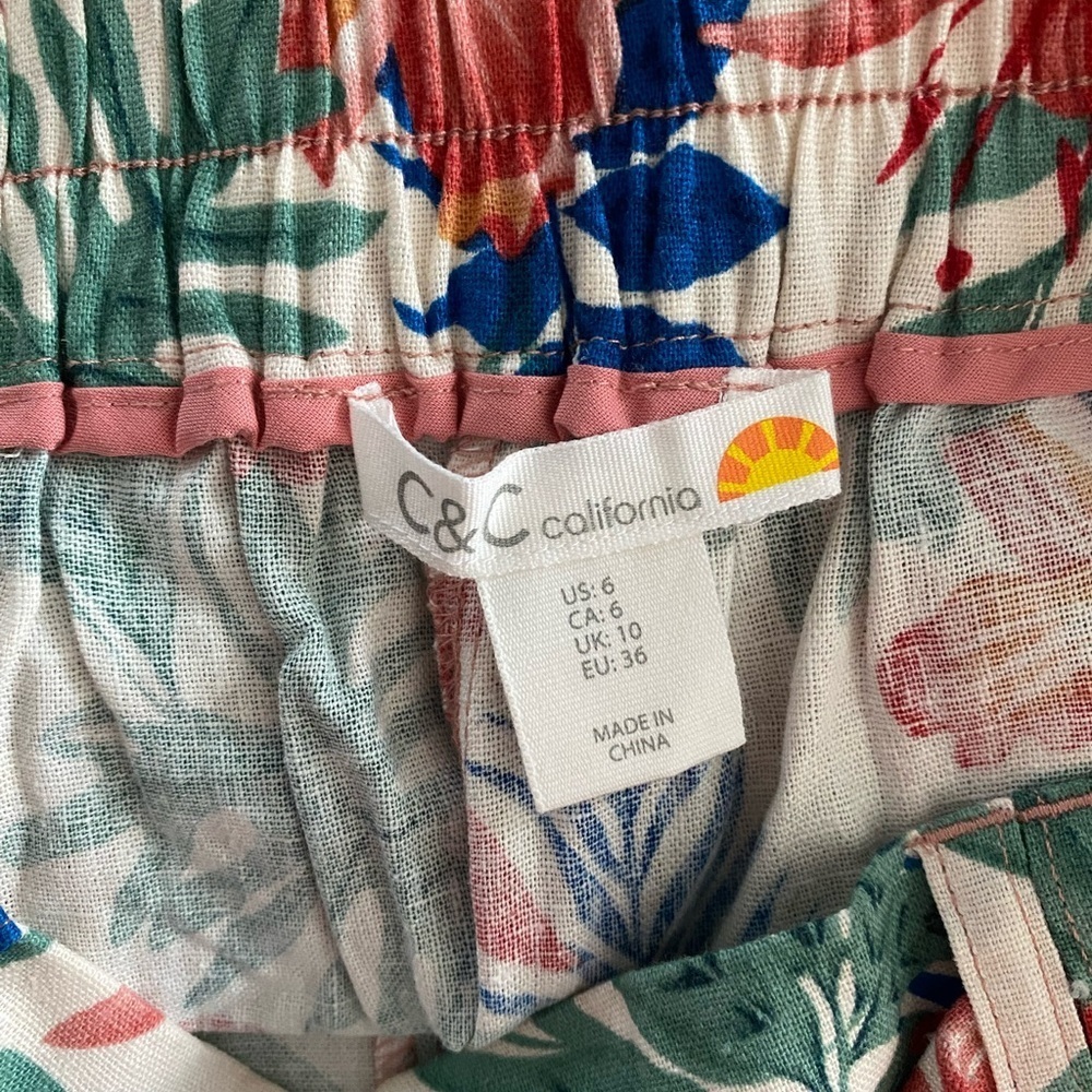 C & C California Linen Blend Floral Print Belted Pull On Shorts NWT Size 6 - Picture 8 of 9